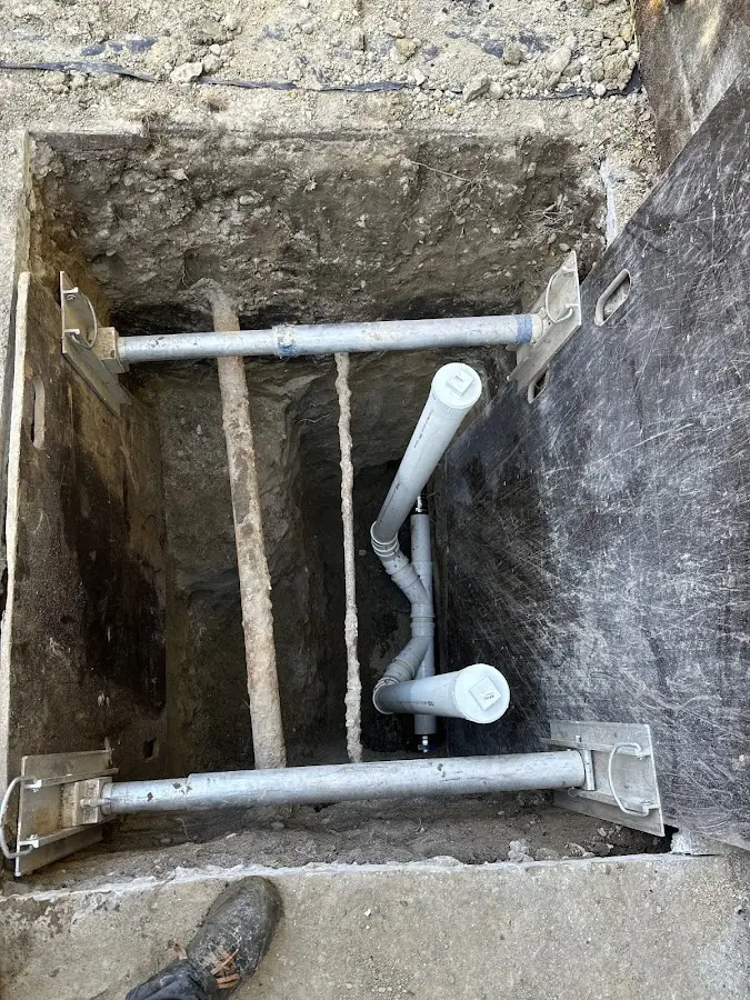Experienced plumber completing Drain Cleaning work in Isla Vista